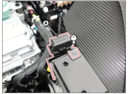 (2) Remove the dust cap (A).
